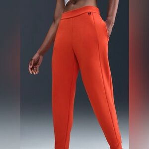 Nike dri-fit Women's training sweatpants 24.7 jogger soft red size small